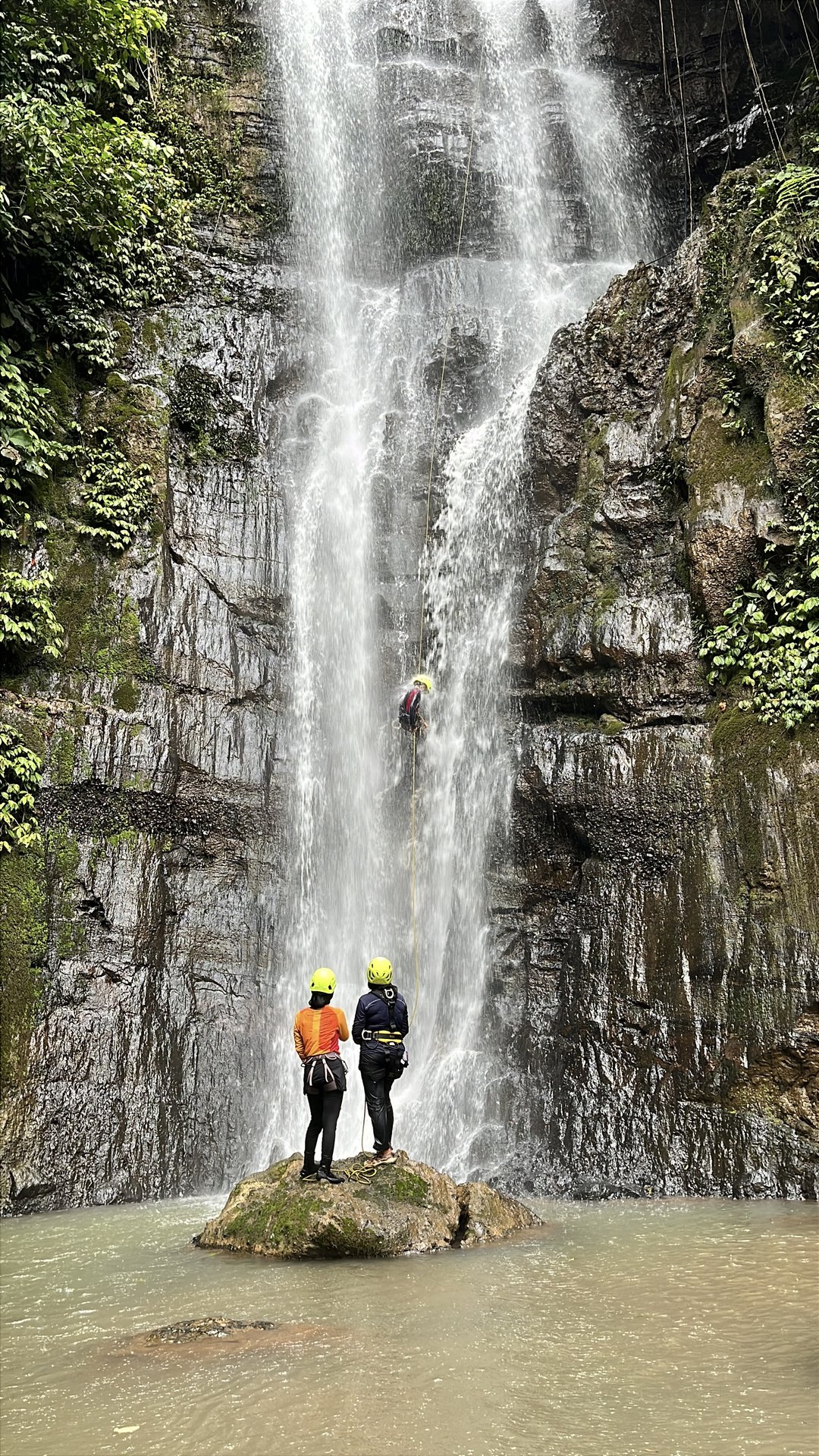 Canyoneering di air terjun