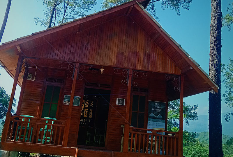 Amphitheater & saung kayu