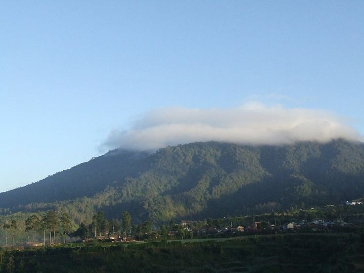 Lanskap pegunungan tanah legenda Sangkuriang